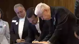 Jorge Álvarez Máynez, candidato presidencial de Movimiento Ciudadano, suscribió el Compromiso Nacional por la Paz, promovido por la Iglesia Católica