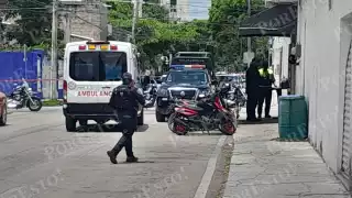 Arribaron los paramédicos del cuerpo bomberos para atender al herido