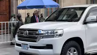 Cámaras captan a Ken Salazar al salir de Palacio Nacional tras visita a AMLO