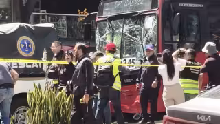 Choque de dos Metrobuses en Insurgentes Sur; deja varios lesionados