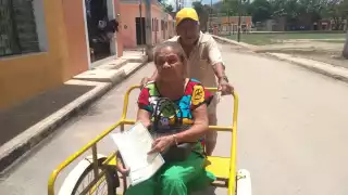 Los adultos mayores salieron desde muy temprano a su inscripción