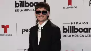 Peso pluma fue uno de los mejores vestidos en los Premios Billboard 2023