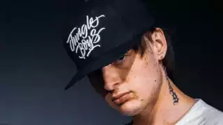 Pese a ser tener un gran éxito en su música, Peso Pluma también fue niño