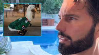 Poncho de Nigris ofrece más de medio millón de pesos por el Pato Merlín