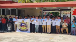Enseñar a leer y escribir, ayudar a las comunidades a su desarrollo e infinitas posibilidades del quehacer docente