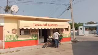 La dueña del negocio se dio cuenta al llegar a la tortillería y ver que no estaban las monedas