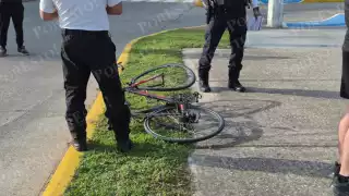 Automovilista se pasa el alto y lesiona a ciclista en Ciudad del Carmen