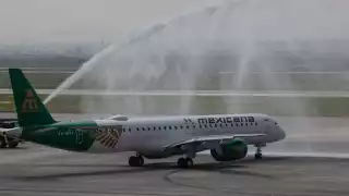 Presidenta Sheinbaum presume a Mexicana de Aviación: llega el quinto avión Embraer y se alista para el Mundial