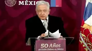 AMLO entregó la Orden del Águila Azteca a la hija de Salvador Allende