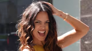 Eiza González revela que compra bolsas de imitación para cuidar su dinero