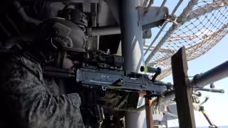 Rescatan a piloto de EU tras derribo de avión en Irán; buscan a segundo tripulante