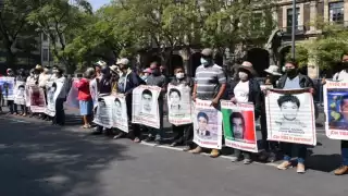 Padres de estudiantes desaparecidos de Ayotzinapa recibirán el próximo lunes un expediente con todo lo que se tiene