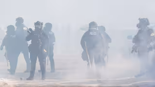 ​​Tim Walz acusa “otro tiroteo atroz” de agentes federales en Minneapolis y exige frenar redadas migratorias