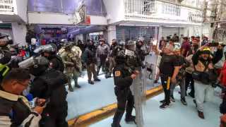 Decomisan 79 toneladas de mercancía ilegal en el Centro Histórico de CDMX