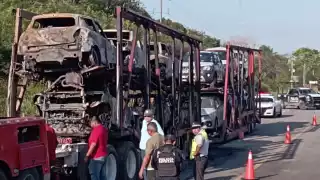 Seis autos fueron consumidos por el fuego y otros presentaron daños