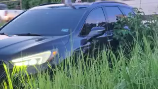 El cuerpo del hombre quedó dentro de su auto con impactos de bala