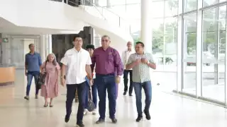 Convocaron a funcionarios públicos que pusieron una pausa a sus labore para asistir