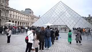 Louvre reabre la Galería de Apolo tras robo de las Joyas de la Corona, pero sin objetos de valor