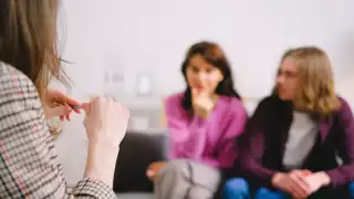 Terapeuta de parejas revela que se acuesta con sus pacientes para salvar sus matrimonios