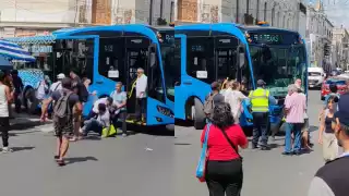 Hombre y chofer de Va y Ven se enfrentan a golpes en el Centro de Mérida