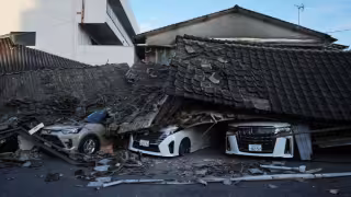 Terremoto en Japón deja 18 muertos; rescatistas buscan supervivientes bajo los escombros