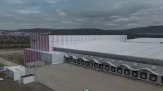 La megafarmacia de Huheuetoca tiene una extensión de casi 50 hectáreas de espacio, son 9 hectáreas techadas