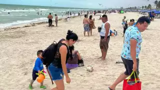 Los asistentes a las playas del puerto gozaron de unas altas temperaturas que fueron perfectas para adentrarse al mar.