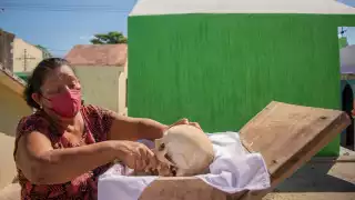 Pomuch es conocido por la limpieza de los restos óseos en el Día de Muertos