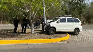 Los pasajeros del auto resultaron con golpes y lesiones