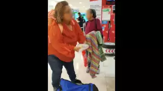 Mérida: Volaris 'obliga' a turistas a pagar 400 pesos para llevar su cochinita pibil