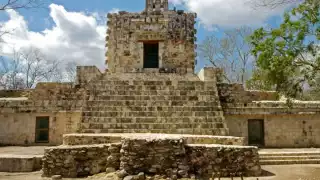La zona arqueológica de Calakmul debido a que tienen muchos baches