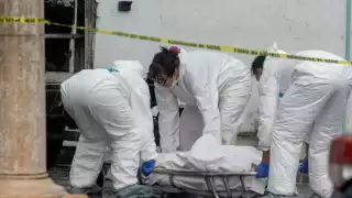 El occiso fue identificado como Delfino N, de 64 años de edad, quien recibió cinco impactos producidos por proyectil de arma de fuego en el tórax.