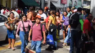Desde el balcón, el pontífice deseo un buen domingo y una noche buena en la oración