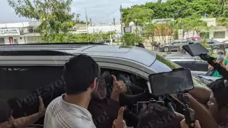 Al hotel llegó un grupo de ciudadanos con múltiples peticiones