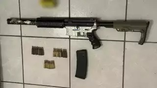 La casa parece ser el lugar donde se cometen diversos delitos