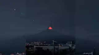 El Popo sigue siendo monitoreado y este martes podría haber un vuelo para ver el cráter. Foto: Especial