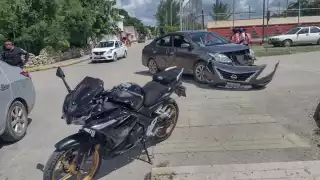 El motociclista fue atendido por paramédicos de la Cruz Roja