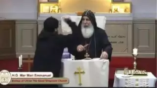 Apuñalan a un sacerdote y varios feligreses durante una misa en Sídney: VIDEO