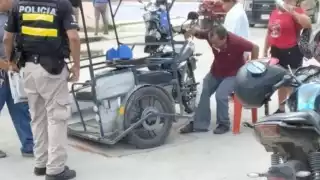 Vecinos corrieron para auxiliar a los lesionados, en especial a la niña y a su mamá