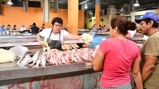 Las pescaderías registran un notable incremento en la demanda de pescados y mariscos