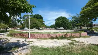 
El agua de lluvia se queda encharcada generando que se reproduzcan los moscos; los vecinos temen enfermar de dengue. 

