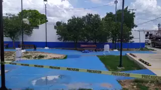 El hombre se encontraba sentado y de repente se desplomó