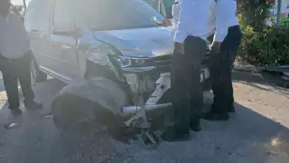 Carroza fúnebre impacta a automóvil en Escárcega, por fortuna no hubo lesionados