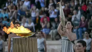 La antorcha olímpica de París 2024 inicia su viaje desde Grecia a Francia