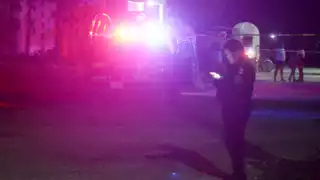 La esposa de la víctima logró escapar del ataque de cinco personas; su esposo murió desangrado por un disparo que recibió en el cuello