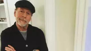 Esposa de Bruce Willis revela que sus hijas no saben que el actor puede morir por su enfermedad