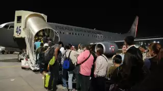 Ambos aviones enviados por éxico para rescatar a mexicanos en Israel, salieron de la zona de cnflicto y viajan de regreso a México con 276 personas