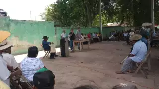 Los postes se ven afectados cuando hay vientos fuertes y ocasiona que se vaya la energía eléctrica