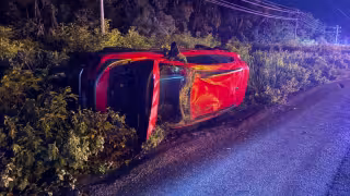 Aparatoso choque en la carretera Carmen–Isla Aguada deja dos lesionados leves y cuantiosos daños materiales