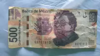 Los vendedores lograron alcanzar al hombre y le quitaron el producto